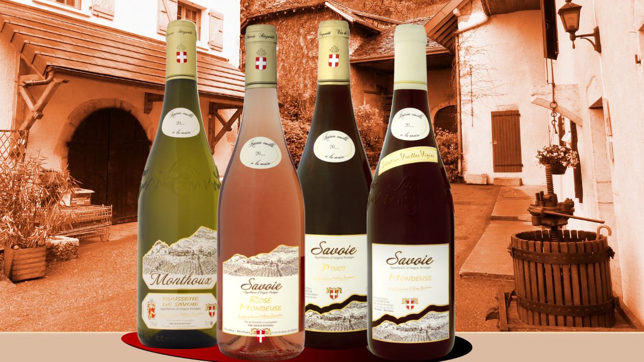 4 bouteilles de vin de Savoie devant les caves du Domaine Million Rousseau en Savoie