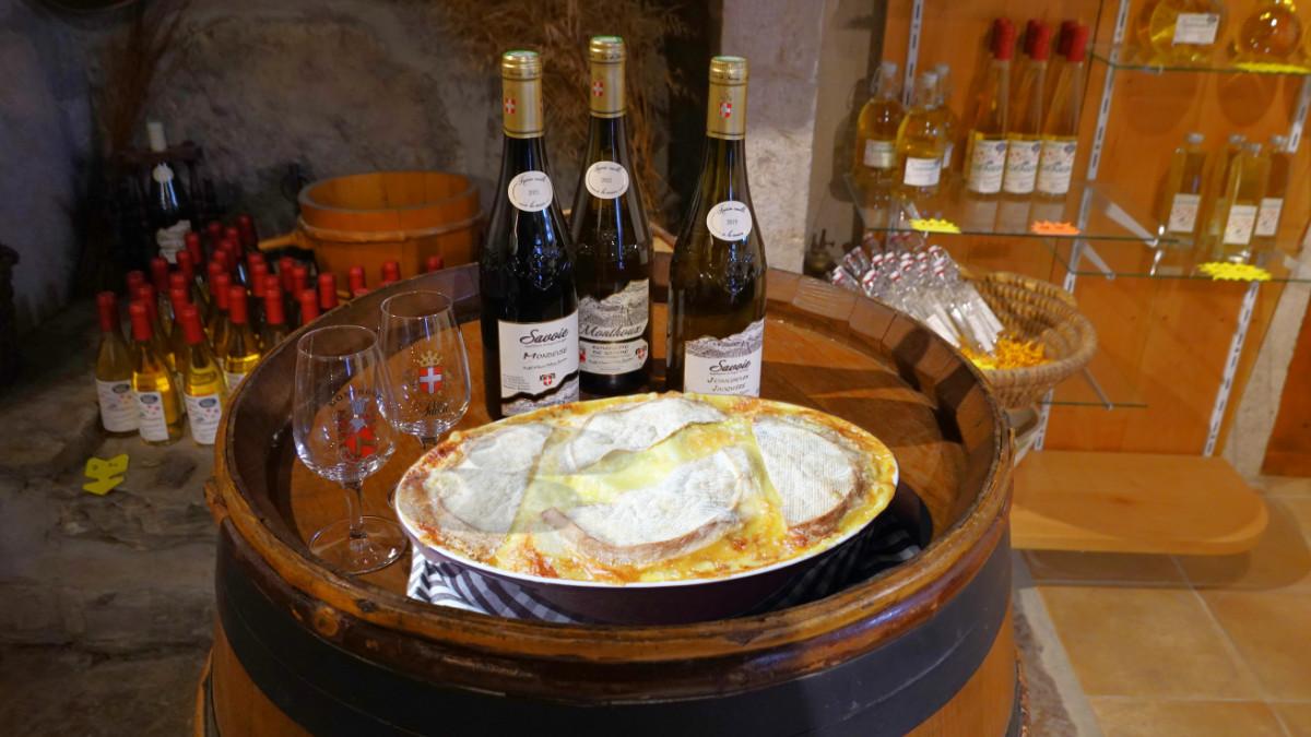 Dsc04410 tartiflette et bouteilles de vins de savoie 16x9